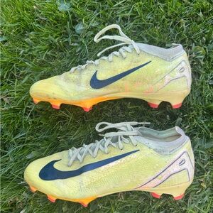 Nike ELITE Soccer Cleats Youth Size 5